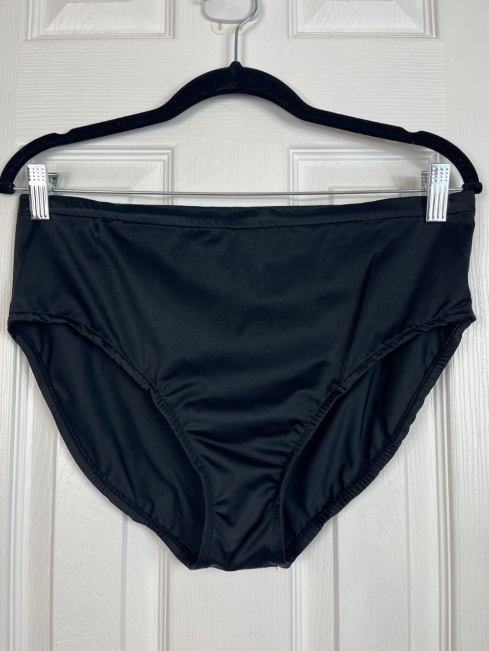 Vanishing Act black swimsuit bottoms size 10.